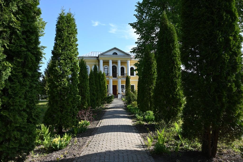 монастырь.