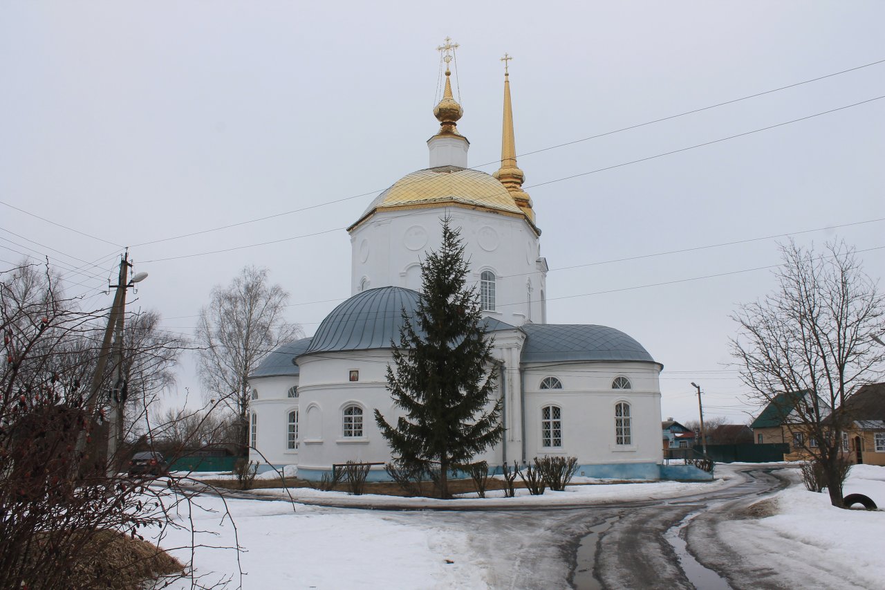 Храм во имя Архистратига Михаила.